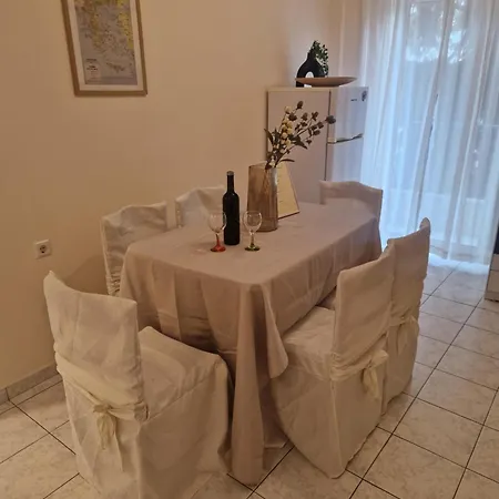 Sea Breeze Apartment *