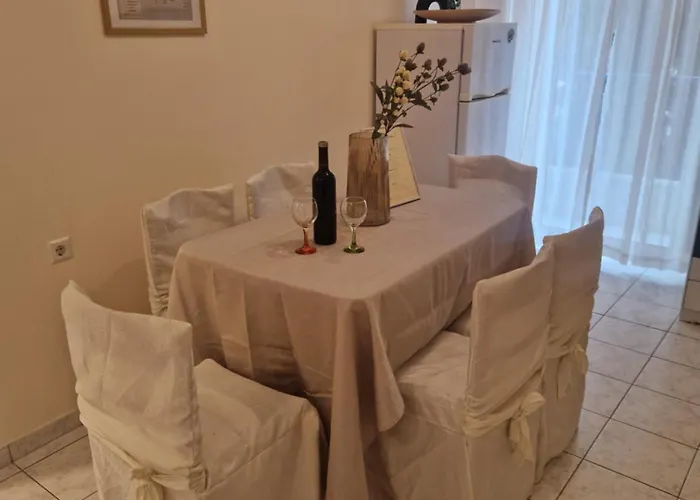 Sea Breeze Apartment *