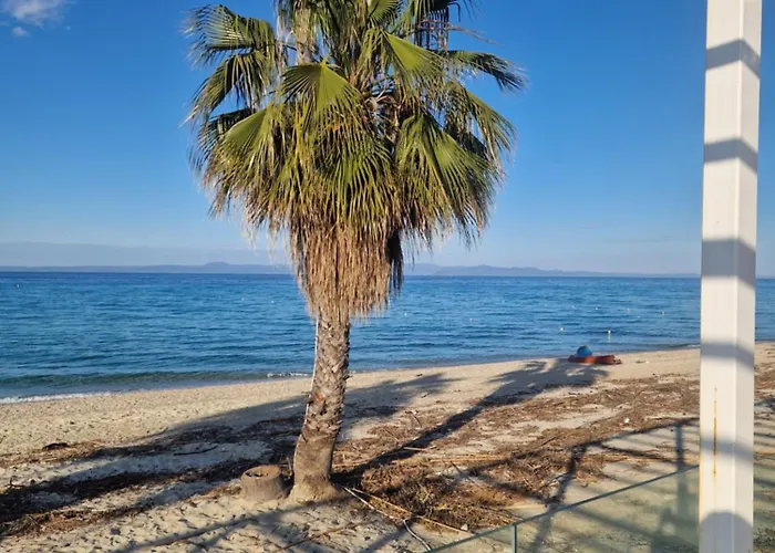 Sea Breeze Apartamento Polychrono