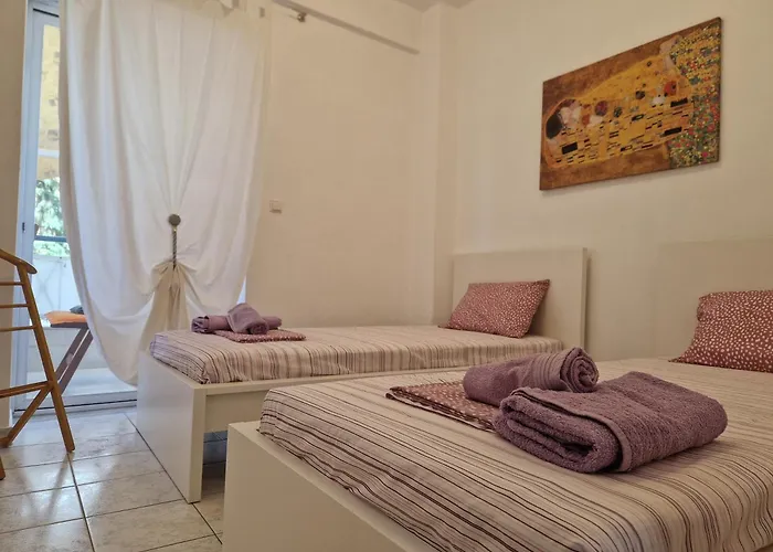 Sea Breeze Apartamento Polychrono