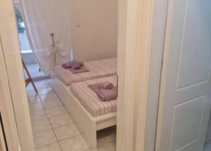 Sea Breeze Apartamento Polychrono