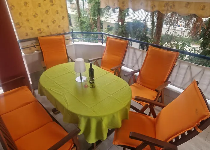 Sea Breeze Apartamento Polychrono